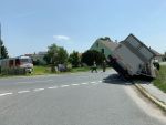 LKW-Bergung im Ortsgebiet von Göpfritz/Wild