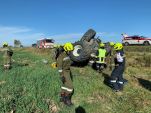 Traktor auf Dach im Straßengraben (Begleitweg LB2)