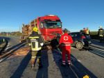 Schwerer Verkehrsunfall - PKW gegen LKW auf der LB2