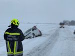 Fahrzeugbergung auf der schneebedeckten L55