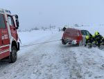 Fahrzeugbergung auf der schneebedeckten L55