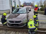 PKW landet auf Gleis der Franz-Josefs-Bahn